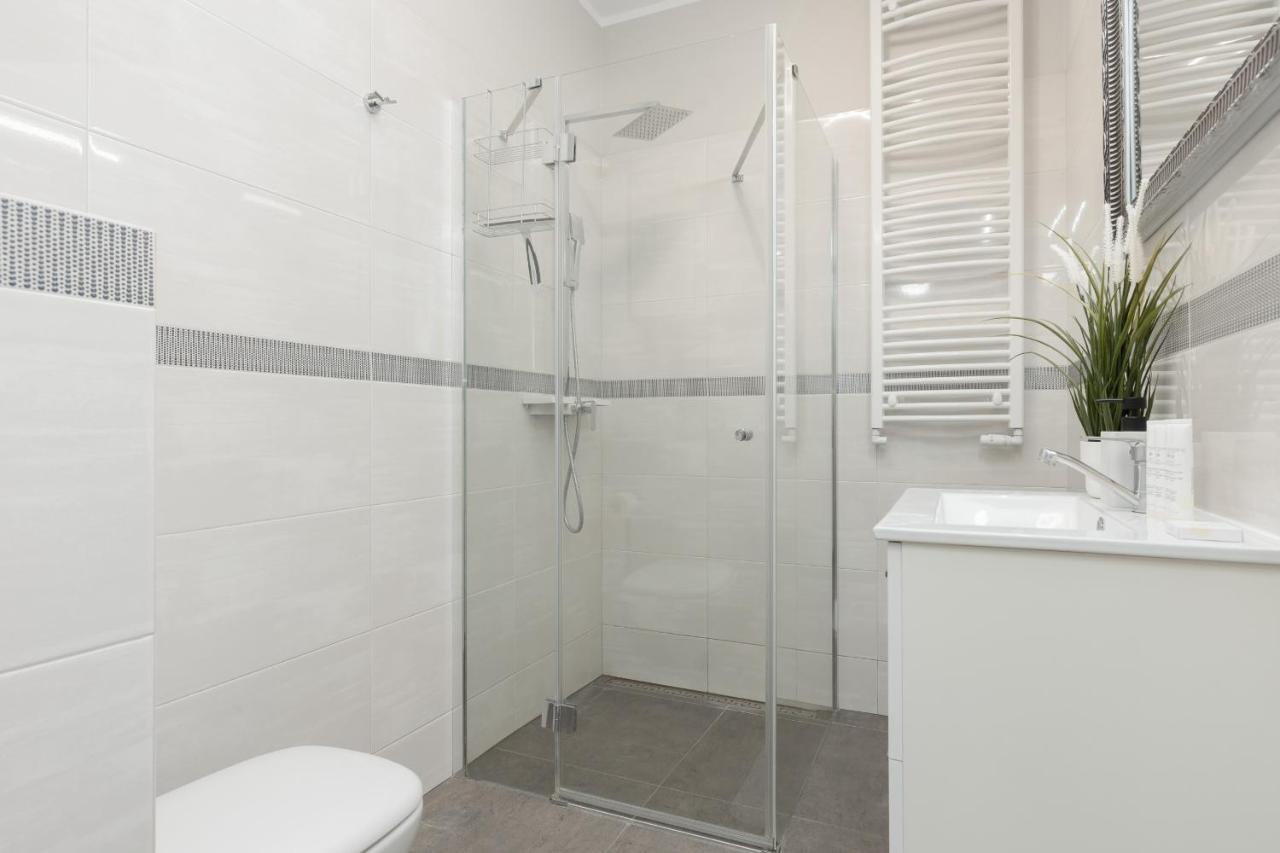 Modern One Bedroom Apartment With Parking In Lodz By Renters Prestige Kültér fotó